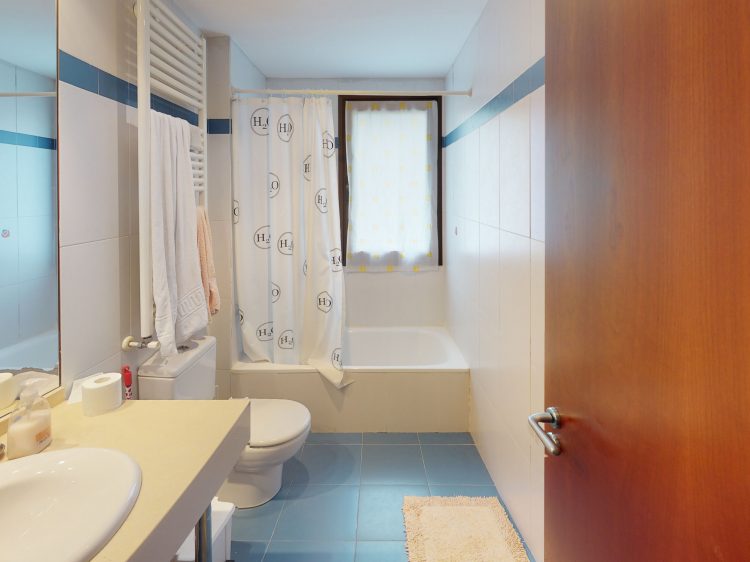 Residencial-Arinsal-Bathroom (1).jpg