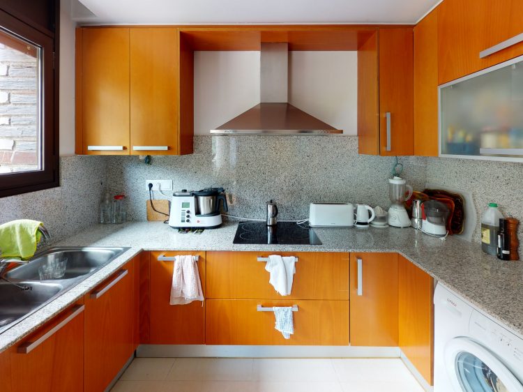 Residencial-Arinsal-Kitchen.jpg