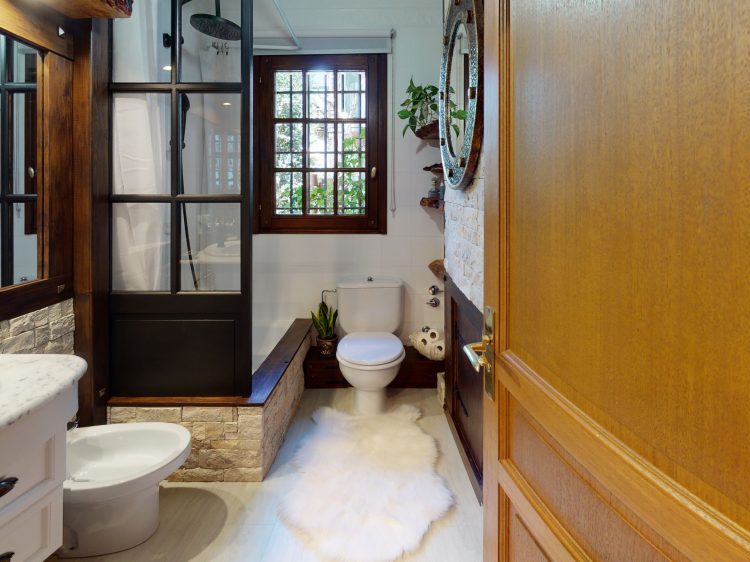 Xalet-Auvinya-Bathroom.jpg